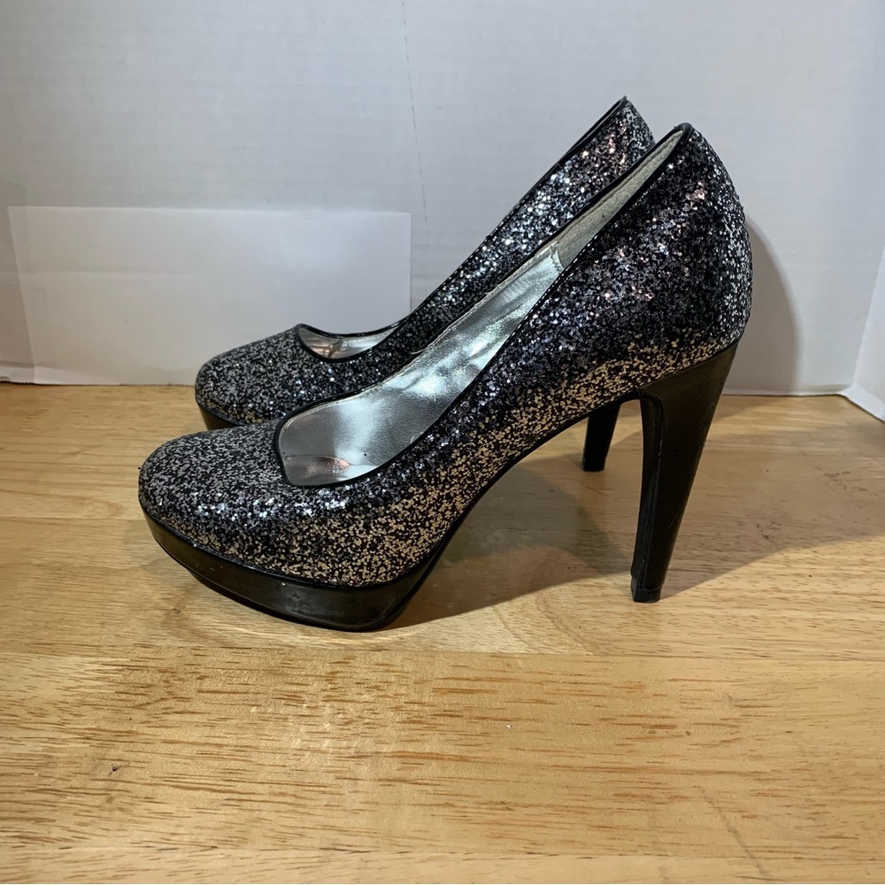 Rampage Women's Shoes Size 7M Heels Metallic Silver‎ Closed Toe